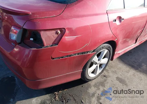 2011 Toyota Camry Se z USA, uszkodzony, nr VIN 4T1BF3EK4BU765884